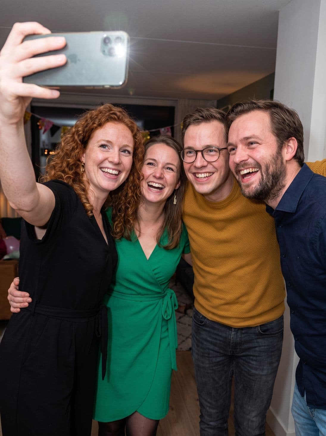 Groepsselfie op het verjaardagsfeest