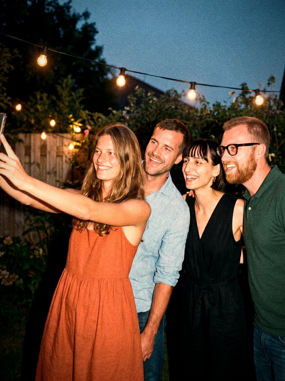 Groepsselfie onder de lichtslinger