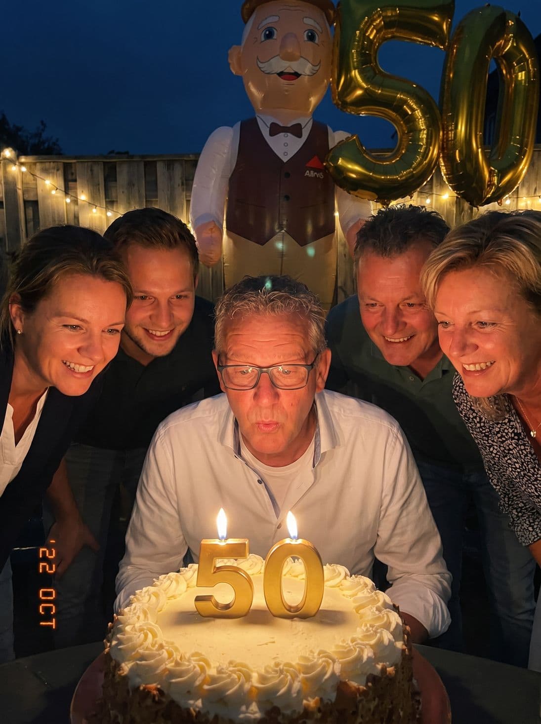 De 50-kaarsjes uitblazen