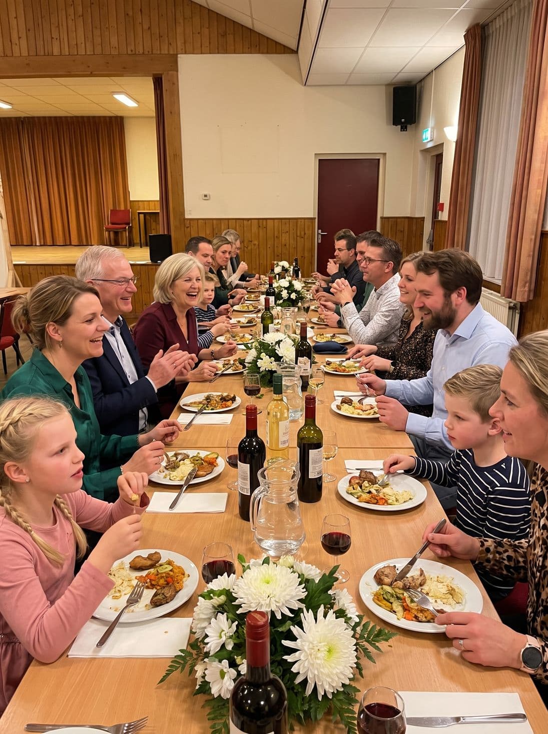 De lange familietafel